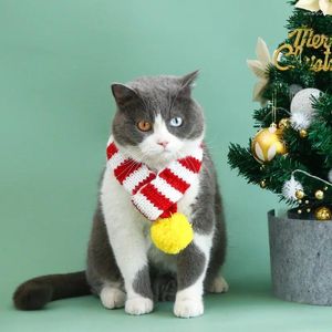 Collari per cani a strisce a righe a maglietta per la sciarpa natale con gatto in lana addensata e collare di accessori caldi