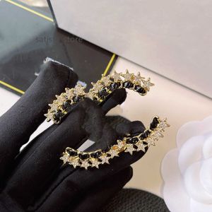 Cartas de marca broches 18k ouro banhado a aço inoxidável pentagrama de couro geométrico de suéter de colarinho de colarinho de moda feminina para mulheres acessórios de jóias d138
