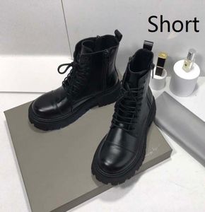 Women Chunky Boot Designer Sapatos Martin Desert Boots Real Leather Medal Grós Mulher NONSLIP SAPATO DE INVERNO COM Caixa 035795693
