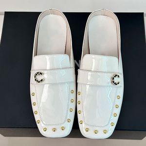 Tasarımcı Süet Kadın Terlik Daireleri Loafer Deri Lüks Tasarımcı Ayakkabı Metal Tokalı Yaz Terlik Yarı Terlik Çizginin Üstü, Kutu Boyutu 35-42