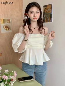 Slash pescoço doce blusas mulheres fora do ombro Young Ins Girls Korean Sexy Teard Slim Fashion Summer Tops Tops Chic Temperment 240415