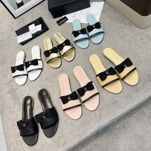 Summer 2C Chains Womens tofflor thong Sandaler Designer Slip On Slipper With Camellia Flower Bowknot Beach Shoe Ladies Round Thoes Mules Classic Flip Flops