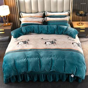寝具セットベッドルームベッド4ピースセットヨーロッパスタイルの冬の太い暖かいフランネル羽毛布団カバーファッションライト高級家族EL