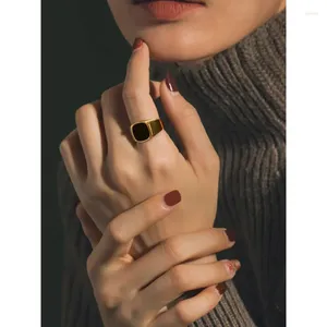 Klusterringar titan med 18 K Gold Black Stone Band Statement Ring Women Jewlery Designer T Show Club Cocktail Party Rare Japan Korean