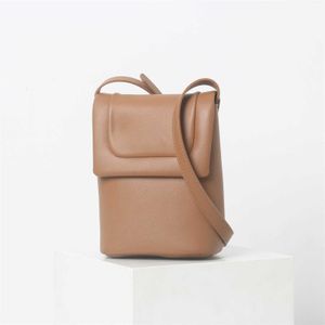 Wiosna/lato 2024 Miękka skórzana prosta i wykwintna torba telefoniczna Flip Solid Color z małym wzorem na jednym ramieniu Crossbody Square