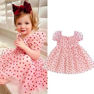 Flickans klänningar Focusnorm 0-4y Toddler Baby Girls Valentines Day Princess Dress Short Puff Sleeve Heart Print Tulle Lace Tutu Dress T240415