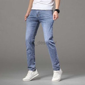Dżinsy męskie dżinsy dla mężczyzn Nowy trend Małe proste lampę swobodne spodnie dla męskich mody swobodne wszechstronne spodnie męskie