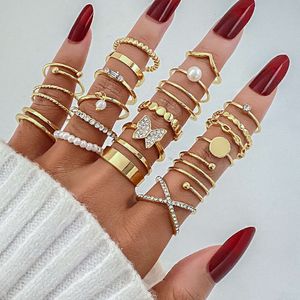 Anello di perle a farfalla diamantato set 22 pezzi con combinazione creativa di oro primavera e diamante globo per anelli da donna
