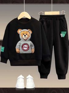 Kleidungssets Baby Girls Cartoon Bär Sweatshirt Hosen Kleidung Set Federschwarz Langarm T-Shirt Top und Bottom 2 Stücke Anzug Kinder Tracksuit T240415