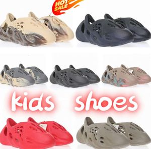 Köpük Runner Baby Çocuk Ayakkabı Ayakkabı Spor Sneaker Tasarımcı Slayt Toddler Big Boys Siyah Kid Gençlik Bebekler Erkek Kız Çocuklar Sıcaklıklar 28-33 K6