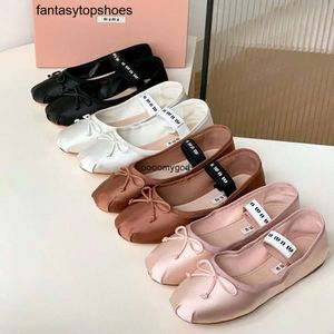 Miui Mivmiv luxury heel ballet flat Yoga Casual Shoe for woman men loafer Dress dance Designer shoe leather canvas shoe black white pink Bow silk sexy walk run sport