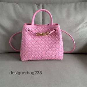 Kapasite Tote Designer One Bag Lady Handbag Bots Torbalar Toka Veneeta Andiamo 2024 Halat Deri Kadınlar Büyük Dokunma Cowhide Metal Omuz Cros 1V48