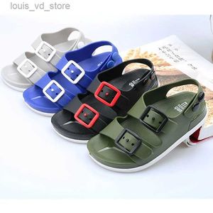 Sandaler Summer Boys Leather Sandals for Baby Flat Children Beach Shoes Barn Sports Soft Non-Slip Casual Toddler Sandaler 1-4 år gamla T240415