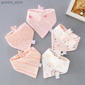 Bibs Burp Stones 5 pezzi/lotto bavaglini triangoli bavasoi di cotone con stampa da cartone animato asciugamano per bambini ragazze che alimentano bandana cotone bandana bavaglie per neonato y240415y240417srr2