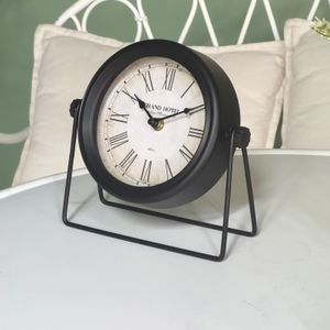 Hemdekoration Vintage Rustic Black Color Round Metal Table Clock Desk 240410