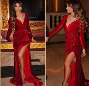 Jennifer Lopez Red Velvet Red Velvet Celebridade Vestidos de noite Mermaid Deep Vneck Mangas compridas Dubai Dresses de baile árabe Partem formal G6504821