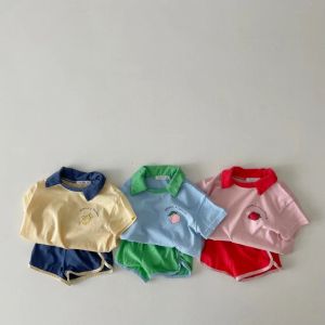 Spodenki 2022 Summer New Children Fashion Zestaw Przystojny chłopiec owocowy kołnierz Turndown Krótkie rękawy Topy dziewczyna miękkie bawełniane szorty garnituru