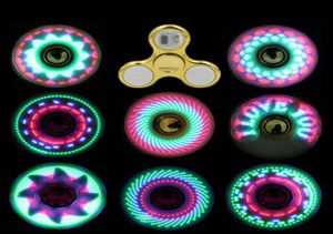 Cool spinning topp coolaste LED -lampan byte spinnare finger leksak barn leksaker auto byte mönster med regnbåge upp hand spinner7687663