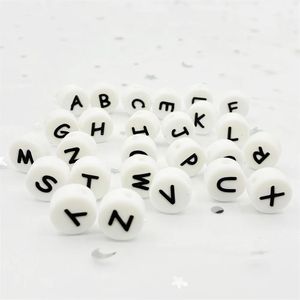 Lettere rotonde da 100 pezzi di perline di scommesse in silicone inglese Accessori per bambini per i giocattoli per dentizione del ciuccio personalizzati 240407