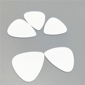 Kablar 50st. Solid Pure Celluloid White Guitar Picks utan logotyp