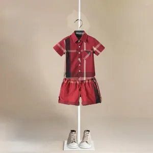 服セット夏の赤いかわいい男の子スーツ子供用格子縞の短袖のストライプシャツショーツコットンベビー服