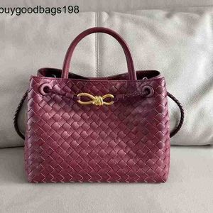 Bottegvenetas Andiamos Bags 2024 New Woven Womens Bag B Versatile V Fashion本物の革のLinggetoteカジュアルワンショルダー斜めのストラドルハンドバッグ