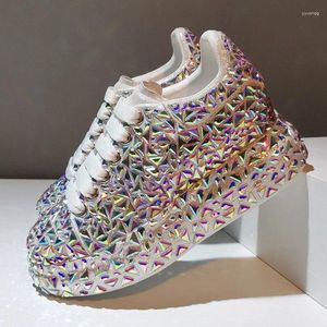 Sıradan ayakkabılar en kaliteli spor ayakkabı kadınları paten 2024 rhinestone somunlar platform moda parlak kadın kristal