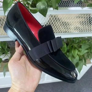 Casual Shoes Fashion Luxus Patchwork Mens Slaser mit Bug schwarzer Patentleder Männer Kleid Flats Party und Hochzeit
