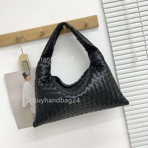 Mulheres da moda Bottgas Trendy Venetas Bag Style 2024 Designer Bolsa Bolsas de Chave de Covilhas Grandes Totas de lúpulo Underarra