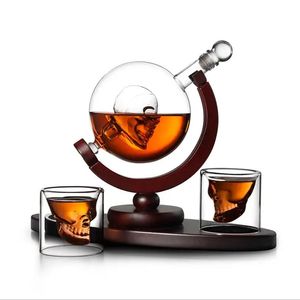 Creative Globe Decanter set med LeadFree Carafe Fine Wood Stand och 2 Whisky Glasses Premium Gift 240415