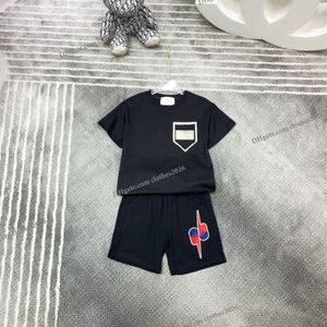 Kinder Kleidung Sets Boy Girl Baby Trails Anzug Anzug Briefe Druck 2PCS Luxus Designer T -Shirt Short Hosen Anzüge Chidlren lässige Sportkleider tops modisches schwarzes Tee