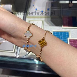 Van Family Branslet VCA Four Leaf Grass Five Flower Vanke Yabao Classic Red Chalcedony Single Flower 18k Rose Gold Women