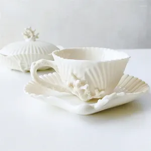 Xícaras pires de copo de cerâmica europeia pires de porcelana acessórios criativos de luxo de café pequeno cor branca
