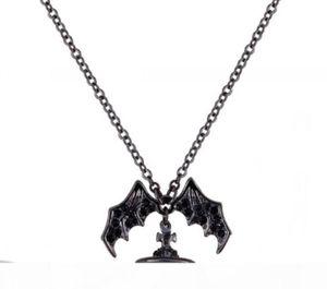 Queen Mother Demon Evil Titanio Black Wings Diamond Saturno Necklace Super Cool Punk Bat6621981