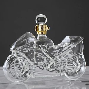 Vintage motosiklet şeklindeki viski dekantter 750ml cam alkol şişesi benzersiz likör çubuğu ve 240415 için parti dekorasyonları