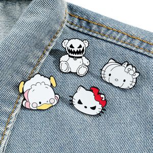 Halloween Melody Kuromi Cats Pins Pins Cine Film Anime Giochi Pins Hard Enamel Pins Raccoglie Balli di backpack con spallatta