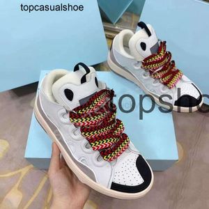 Lavinss Levin skórzany krawężnik Designer Buty Sneakers Sneakers Luxury Mężczyźni Kobiety gumowe platforma podeszwa but na zewnątrz koronkowy trend