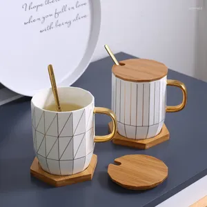 Tazze in ceramica con piattino a coperchio in legno e cucchiaio per la casa creativa tazza nordica tazza di caffè d'acqua d'acqua d'avena farina d'avena