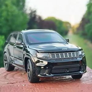 1 32 Jeeps Grand Cherokee Alloy Car Model Diecast Simulation Metal Toy Off-Road Vehicle Model Sound and Light Childrens Toy Gift 240402