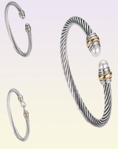 wholeBracelet Luxury Designer ed Pearl Head Women Fashion Versatile Bracelets Jewelry Platinum Plated Wedding Gift9391423