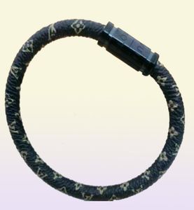 22SS Europe America Style Charm Bracelets Branselet Mężczyźni Kobiety Presbyopic skórzana magnetyczna klamra ręka Rope Plaid L Projekt Grawerowany V L8682026
