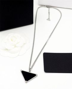 Kvinnor Mens Luxury Designer Halsbandkedja Casual Fashion Jewelry Black Pendant Halsband Choker Steel Trendy Style Gold Silver CO1301189