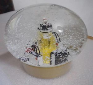 2022 EDYCJA C CLASICS Golden Christmas Snow Globe z butelką perfum w kryształowej piłce na specjalną nowość urodzinową VIP Prezent5937993