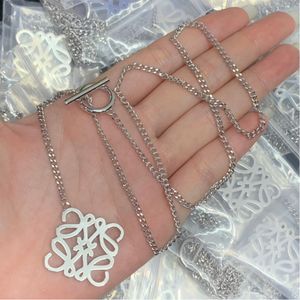 Neue klassische Mode -Halskette für Frauen elegant Blatt Medaillon Halskette Choker Ketten Designer Schmuck Mädchen Party Geschenk Accessoires