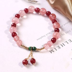 Koreansk version av Instagram Niche Design Strawberry Powder Crystal Jade Single Loop Kvinnlig minimalistisk bästa vän Student pärlstav armband