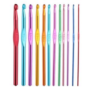 12st/Lot Crochet Hook Set 2-8 mm färgad metallnål Ergonomisk handtag Sy Stickning Hook Needles Garn Weave Tweater Diy Hand Craft Tools HY0397