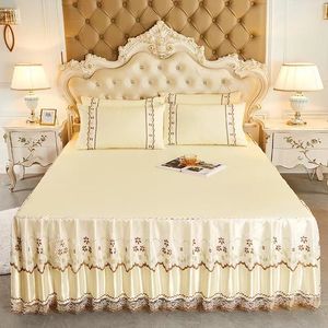 3st. Set mjuk spetsbädd kjol King queen size Bedstrast Solid Color Luxury Princess Romantic Spread with Pudowcase 240415