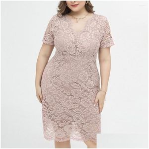 Plus -Size -Kleider Frauen Scheide Kleid elegante Spitze gegen Nackenparty Blumensticke Doppelschichten Knie Länge Prom Bankett Midi Drop Deli Dhkdh