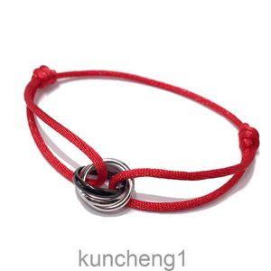 Trinity -Armband Red Hand Seil Titanstahl Neues Produkt Silber Schwarz Dreifachring -Weben skalierbares Armband im Jahr unseres Schicksals