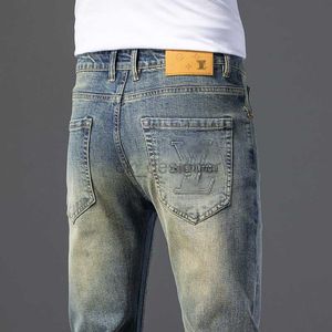 Herr jeans designer våren nya jeans mäns high end europeiska affärer små raka tunna ljus lyx trendiga varumärke färgbyxor